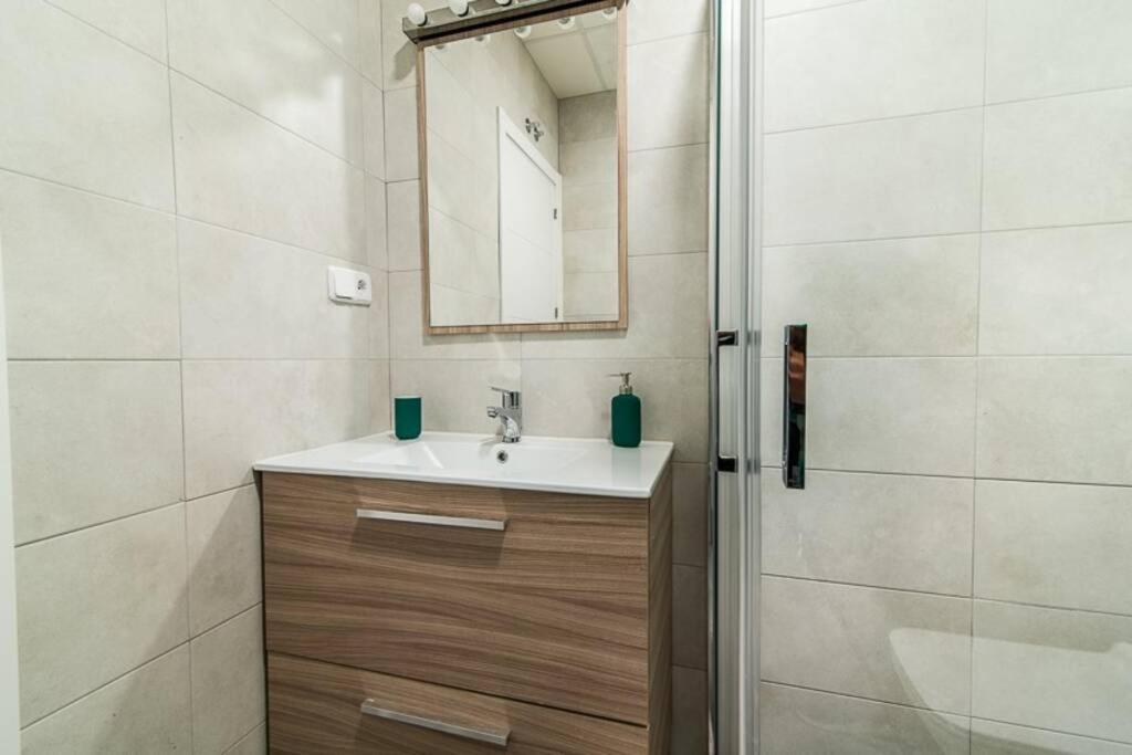 #15Pin-2 Apartamento De Un Dormitorio Plaza Castilla Мадрид Екстериор снимка